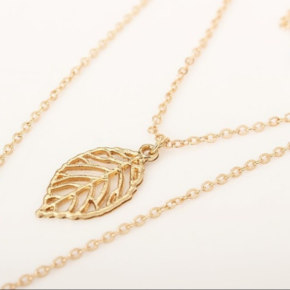 👠3 Layer Feather/Leaf Necklace🎆 - Picture 3 of 3